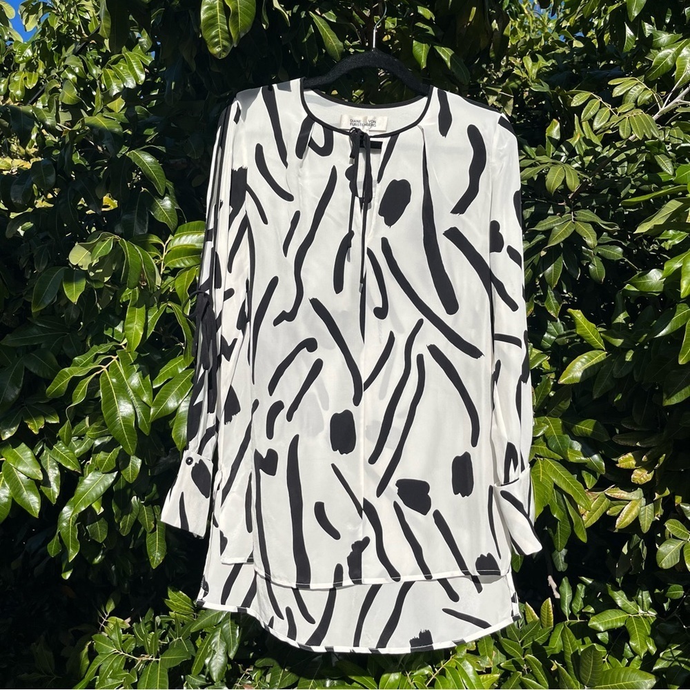 Diane Von Furstenberg silk ivory black printed tie detail sheer blouse